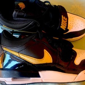 Nike Kids Sneakers Black and Gold